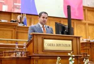 Ministrul Transporturilor a mizat pe investiţii pentru a respinge criticile AUR